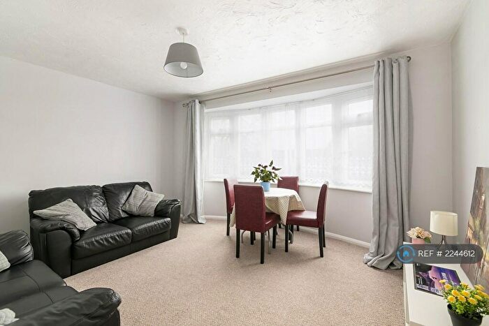 1 Bedroom Flat To Rent In Catherine Court, Ilford, Essex, IG2