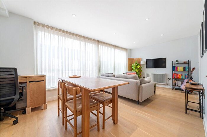 1 Bedroom Apartment For Sale In Silvester Road, East Dulwich, London, SE22