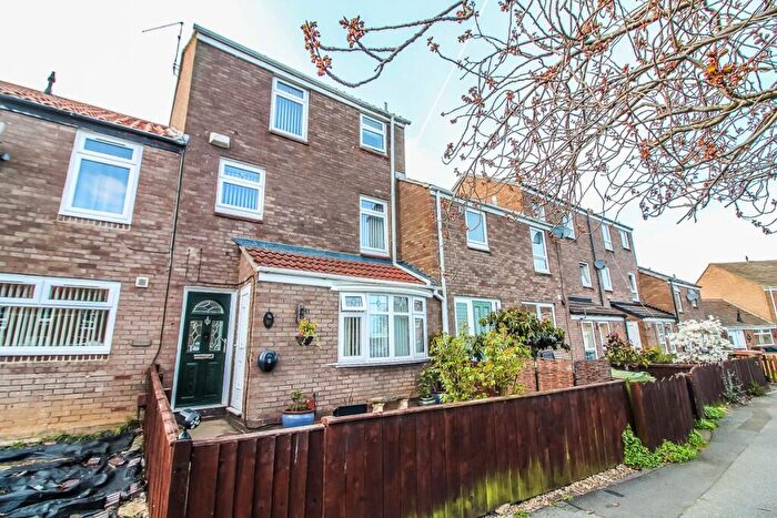 4 Bedroom Town House For Sale In Ennerdale, Albany, Washington, NE37