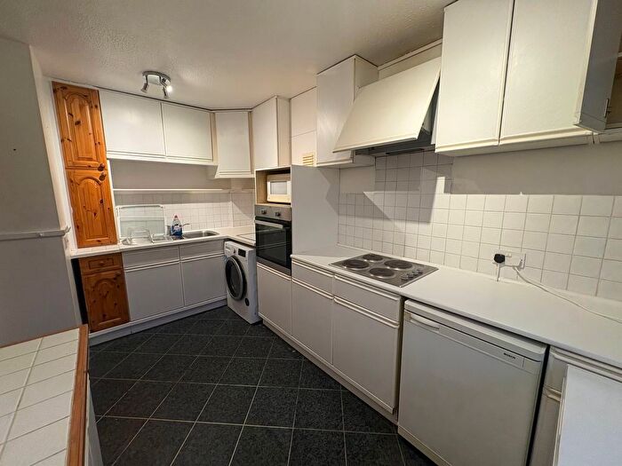 2 Bedroom Flat To Rent In St. Johns Street, Chichester, PO19
