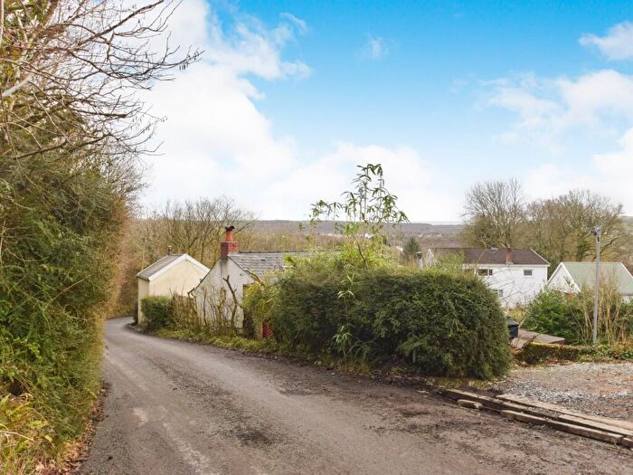 2 Bedroom Detached House For Sale In Ponthenry, Llanelli, SA15