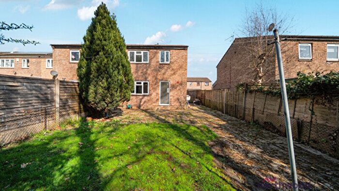 3 Bedroom Semi Detached House To Rent In Gwyneth Road, Littlemore, Oxford, OX4