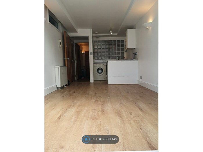 1 Bedroom Flat To Rent In Millbrook, Guildford, GU1