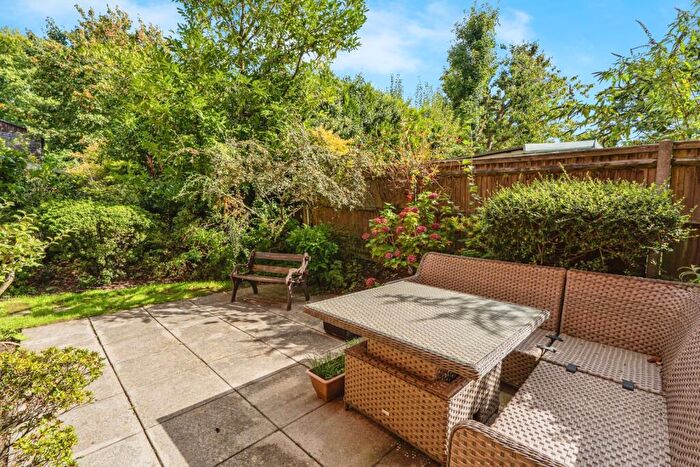 1 Bedroom Flat For Sale In Headley Road, Grayshott, Hindhead, Hampshire, GU26