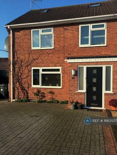 3 Bedroom Semi-Detached House To Rent In East Dene, Leamington Spa, CV32