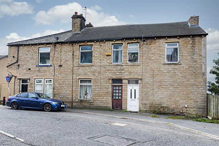 3 Bedroom House For Sale In Vicarage Road, Longwood, Huddersfield, HD3