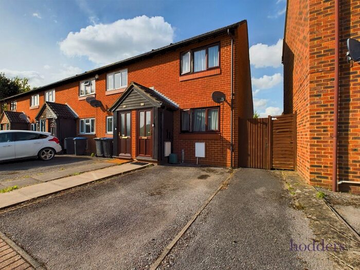 1 Bedroom End Of Terrace House To Rent In Oliver Close, Addlestone, KT15