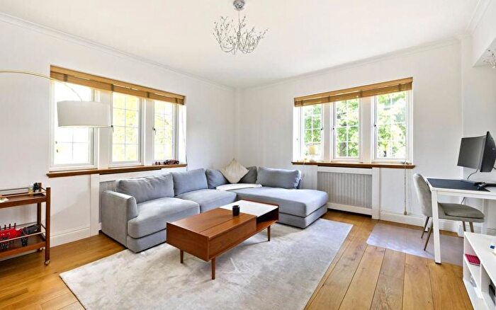 1 Bedroom Apartment To Rent In Park Road, Marylebone, London, NW1