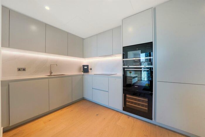 2 Bedroom Apartment To Rent In Harcourt Tower, Sqp, Marsh Wall, London, E14