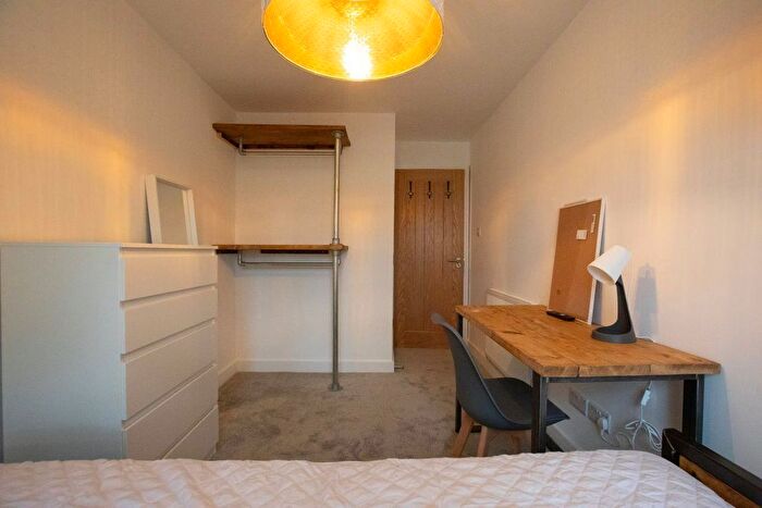 3 Bedroom Flat To Rent In Seymour Close, B29