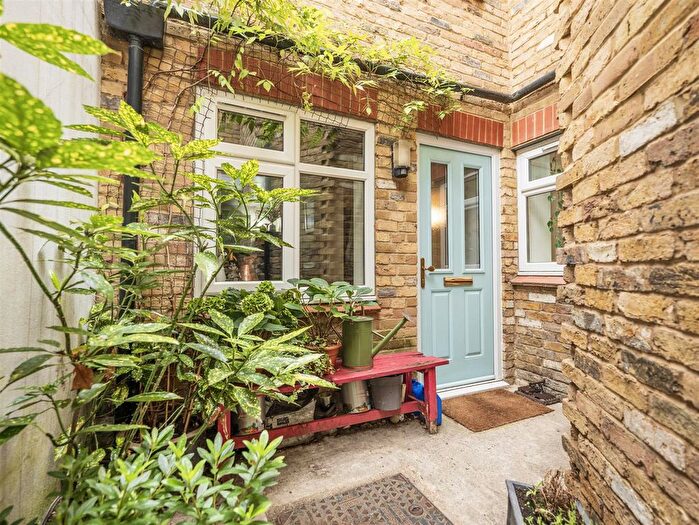 2 Bedroom End Of Terrace House To Rent In Greyhound Lane, London, SW16