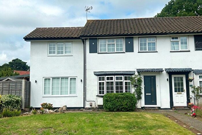 5 Bedroom End Of Terrace House To Rent In West Byfleet, Surrey, KT14