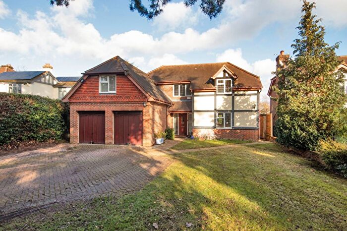 4 Bedroom Detached House For Sale In Manor Drive, Hartley, Longfield, Kent, DA3