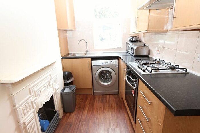 2 Bedroom Flat To Rent In Valentines Road, Ilford, IG1