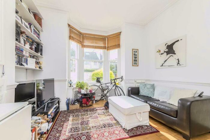 1 Bedroom Flat To Rent In Endlesham Road, Balham, SW12
