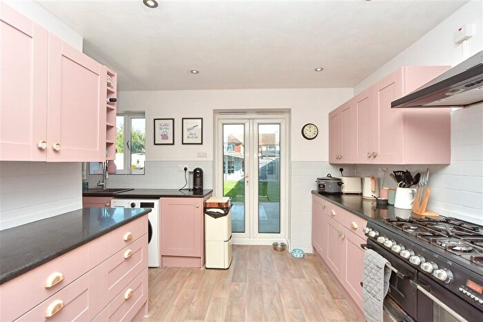 3 Bedroom Semi-Detached House For Sale In Whitstable Road, Faversham, Kent, ME13