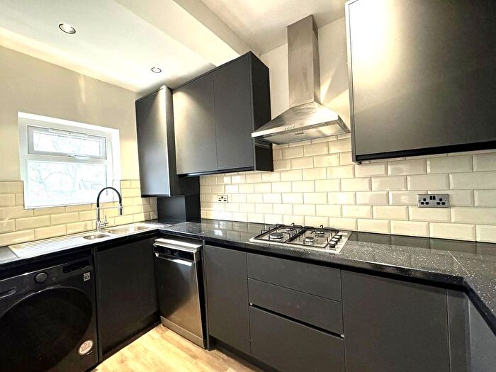 5 Bedroom Terraced House To Rent In Hay Lane, London, NW9
