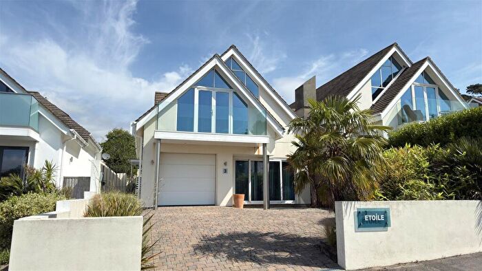 4 Bedroom Detached House For Sale In Partridge Drive, Lilliput, BH14