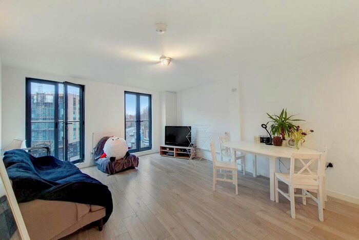 2 Bedroom Flat To Rent In Nipper Alley, Kingston Upon Thames KT1