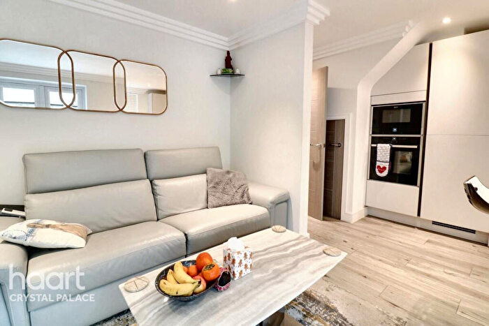 1 Bedroom Terraced House For Sale In South Norwood Hill, London, SE25