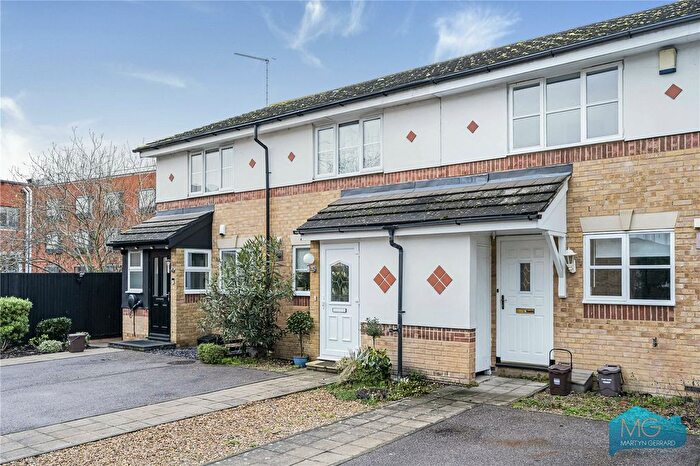 2 Bedroom Terraced House For Sale In Cheddar Close, London, N11