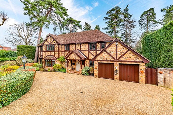 5 Bedroom Detached House For Sale In Pyrford, Surrey, GU22