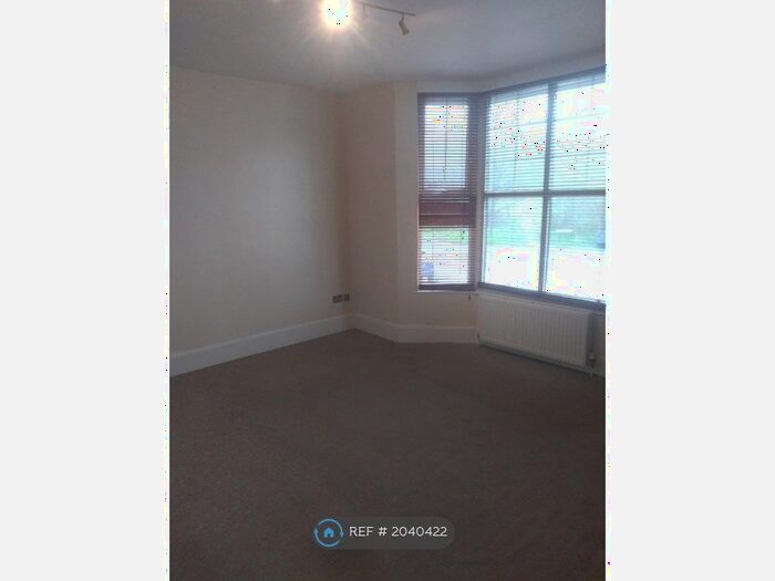 2 Bedroom Flat To Rent In High Street, Tunbridge Wells, TN4