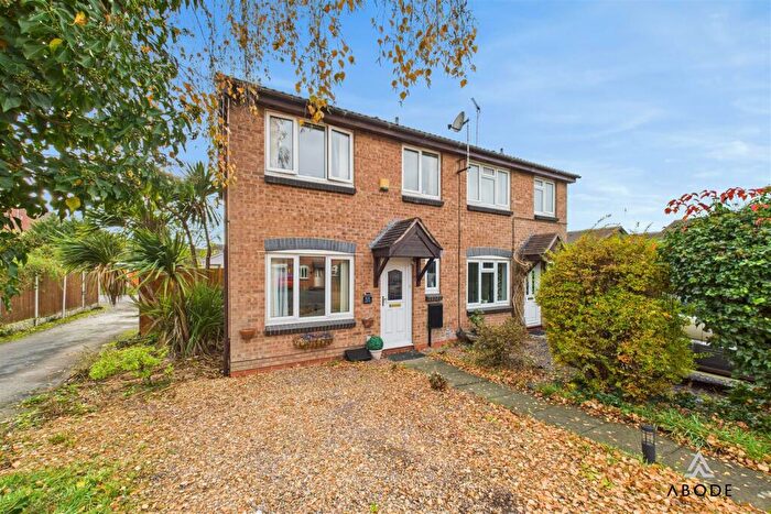 3 Bedroom Semi Detached House For Sale In Chaffinch Drive, Uttoxeter, Staffordshire, ST14