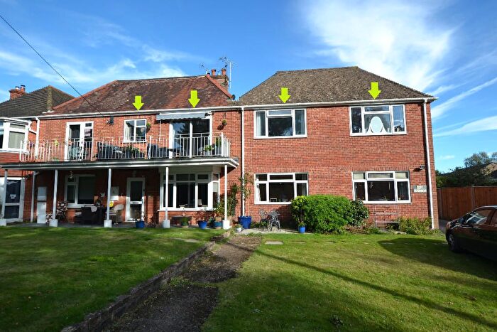 3 Bedroom Maisonette For Sale In Golf Lane, Whitehill, GU35