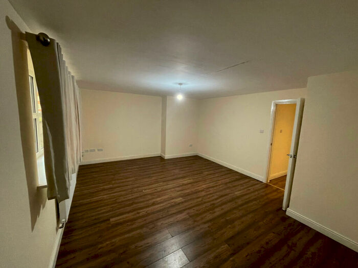 2 Bedroom Apartment To Rent In Hani Wells, M19