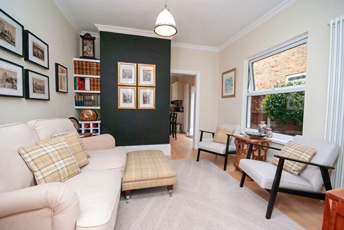 2 Bedroom Flat To Rent In Avenue Terrace, Westcliff-On-Sea, SS0