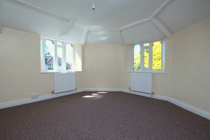 2 Bedroom Detached House To Rent In Westbury Road- Westbury-on-Trym, BS9