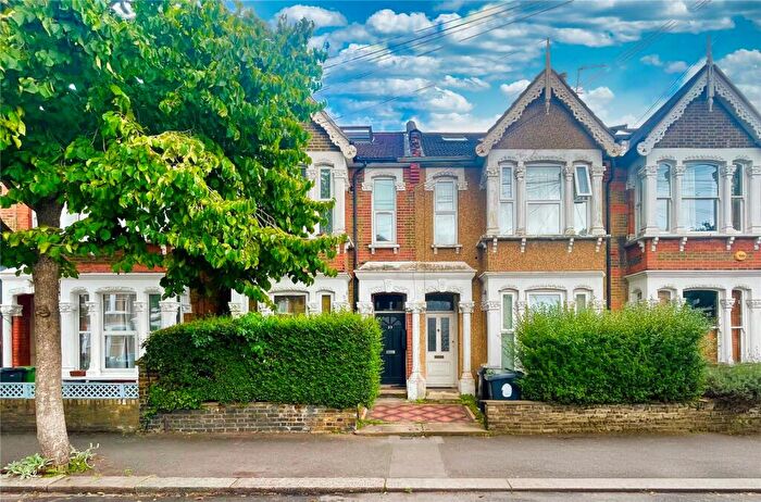 Flat For Sale In Cleveland Park Avenue, Walthamstow, E17