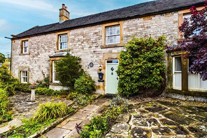 4 Bedroom Semi-Detached House To Rent In Market Place, Hartington, SK17