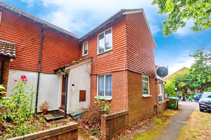 2 Bedroom Terraced House For Sale In Berkeley Close, Polygon, Southampton, Hampshire, SO15