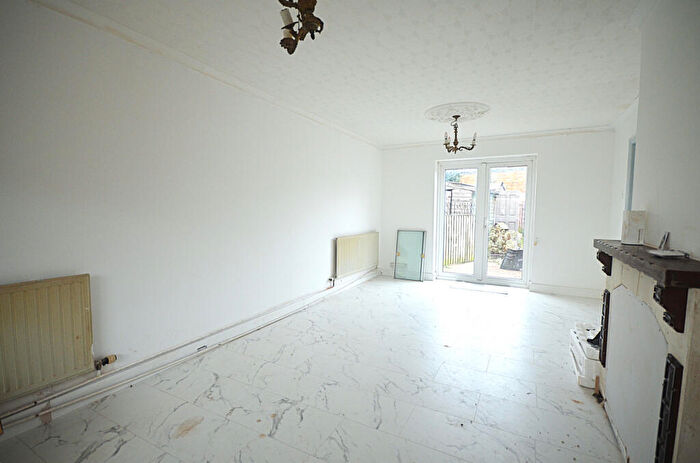 3 Bedroom Semi-Detached House To Rent In Romford, RM6