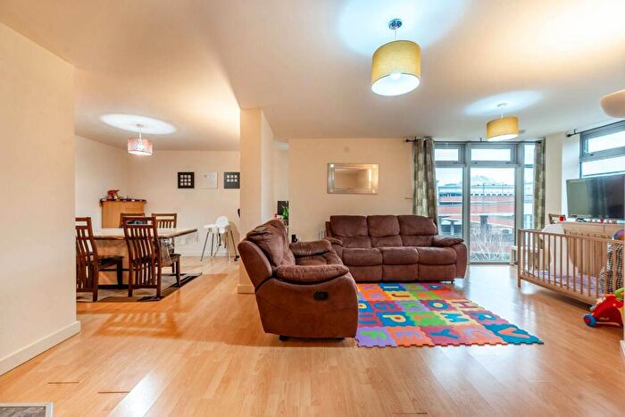 2 Bedroom Flat To Rent In Headstone Road, Harrow, HA1