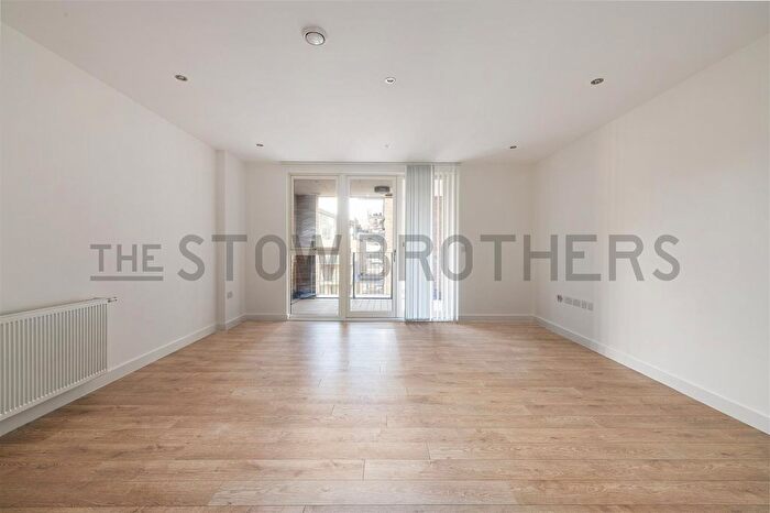 3 Bedroom Flat To Rent In Bolinder Way, London, E3