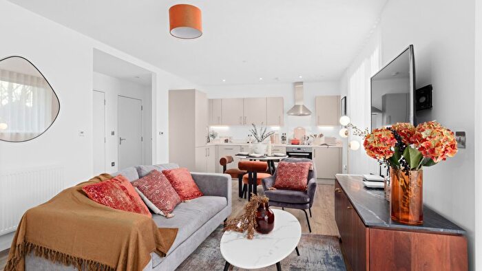 Studio To Rent In Cranton Avenue, Hayes, UB3