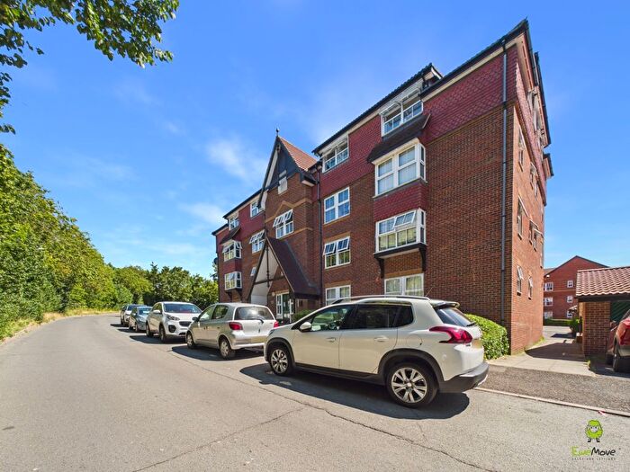 2 Bedroom Flat For Sale In Wardour Court, Dartford, DA2