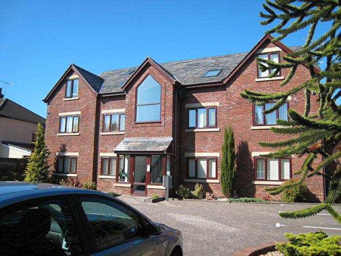 4 Bedroom Apartment To Rent In Ash Lodge Bed, L19