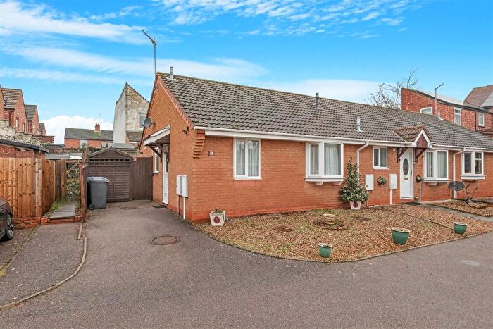 2 Bedroom Bungalow For Sale In St. Michaels Gardens, Kettering, Northamptonshire, NN15