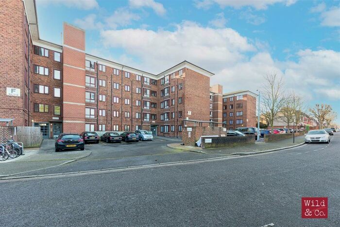 2 Bedroom Flat To Rent In Wigan House, Warwick Grove, E5