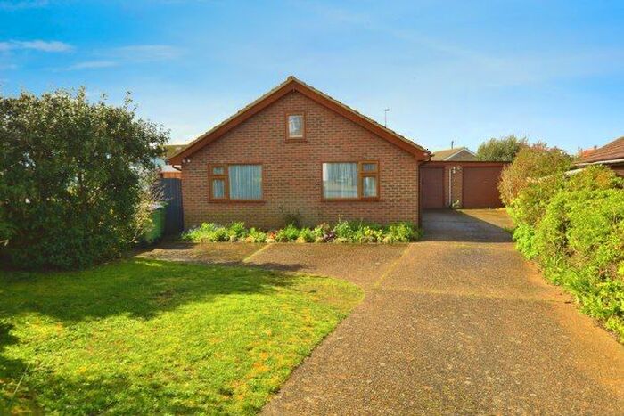 3 Bedroom Bungalow To Rent In Coast Drive, New Romney, TN28