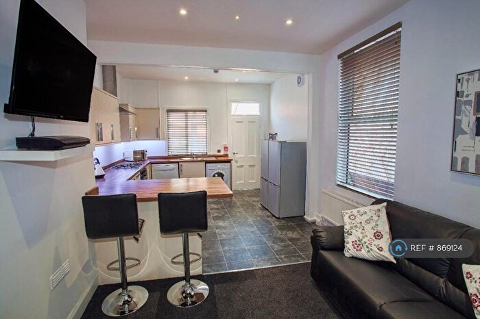 6 Bedroom Terraced House To Rent In Wiverton Road, Nottingham, NG7