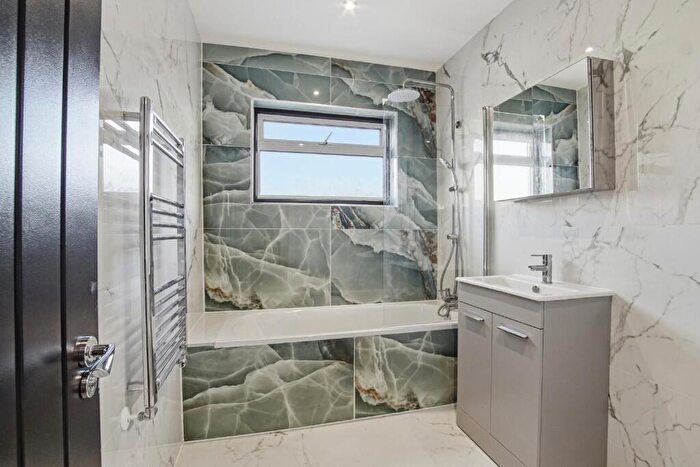 4 Bedroom Semi Detached House To Rent In Beaconsfield Road, London, SE9