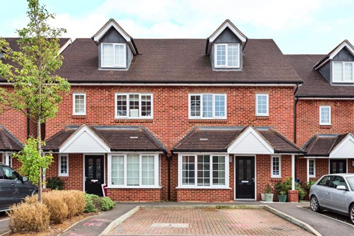 4 Bedroom Semi-Detached House For Sale In Woodland Close, Godalming, Surrey, GU7