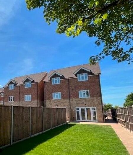 4 Bedroom Town House To Rent In Tithe Farm Road, Bedfordshire, LU5