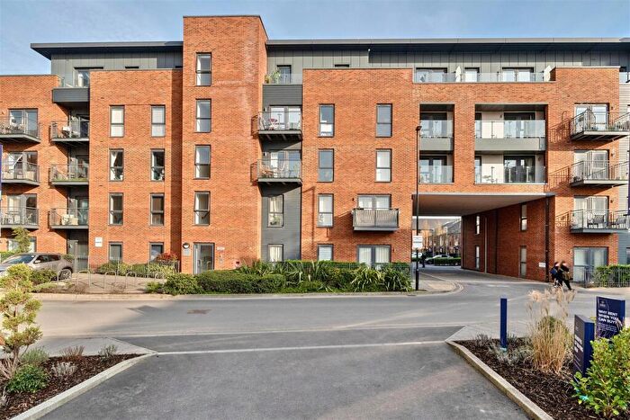 2 Bedroom Apartment For Sale In John Thornycroft Road, Southampton, SO19