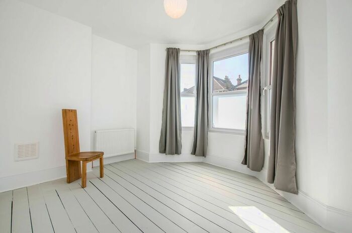 2 Bedroom Flat To Rent In Brownhill Road, Catford, London, SE6